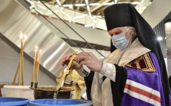Владыка освятил временный ковидный госпиталь по ГКБ 24
