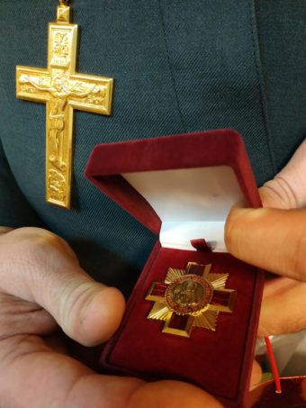 Поздравляем отца Владимира с получением памятного знака